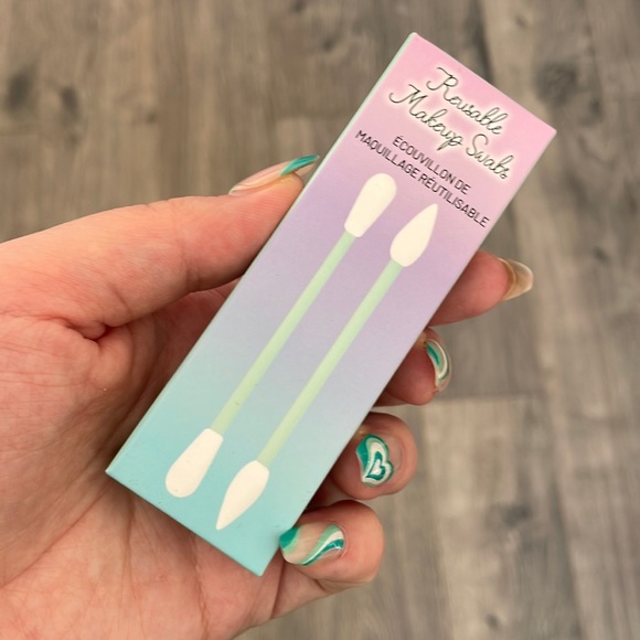 2 Reusable Makeup Swabs with Carrying Case - Picture 1 of 2